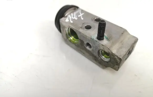 Hyundai ix35 Air conditioning (A/C) expansion valve 977752Y000