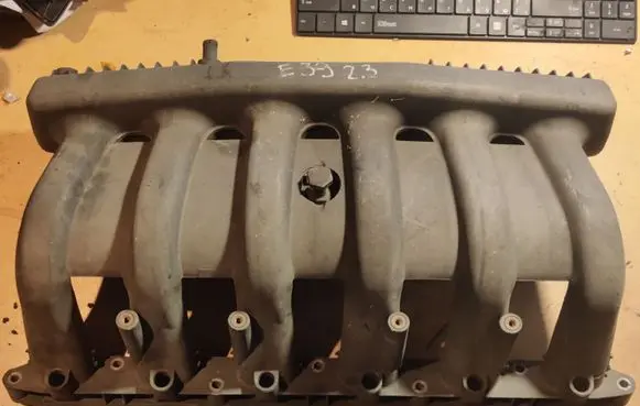 BMW 5 E39 Intake manifold 11611427618 1427618 11611703778