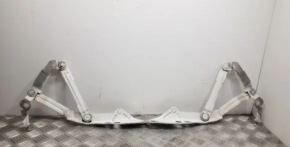 Audi TT TTS Mk2 Engine bonnet/hood hinges 8J0823302H 8J0823301H