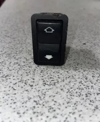 BMW 5 E39 Electric window control switch 8368974