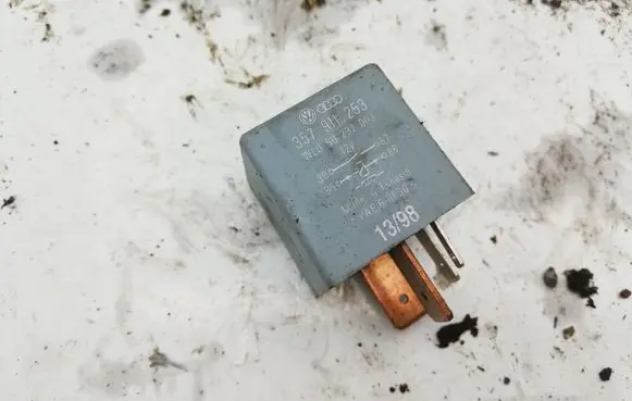 Seat Alhambra (Mk1) Other relay 357911253