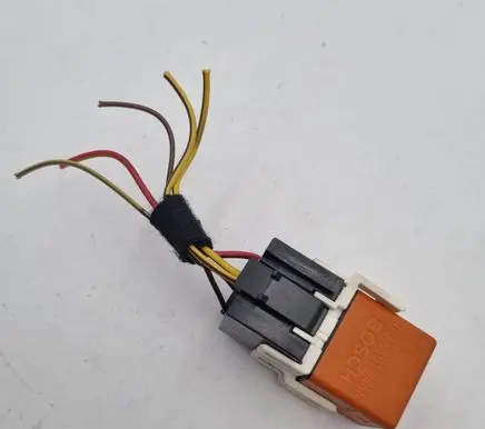 BMW X3 E83 Hazard warning light relay 0332019456 1378238 61361378238