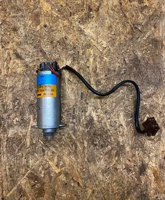 Mercedes-Benz S W220 Seat adjustment motor 2208201542 0130002479 198378XD