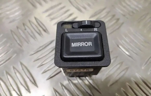 Wing mirror switch