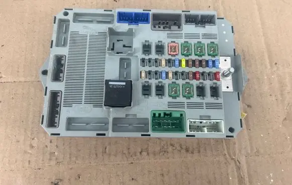 Jaguar XF X250 Fuse module CX2314D628AH 7370032840 A50025903