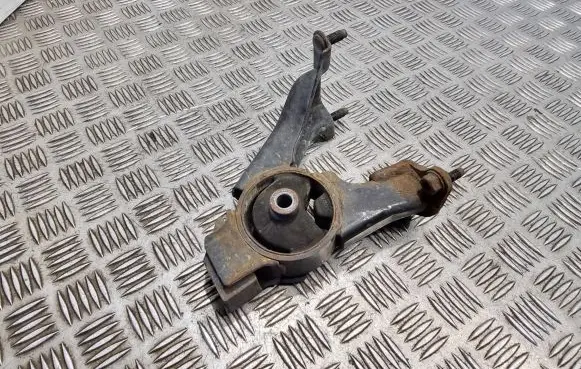 Toyota Avensis T250 Engine mount bracket