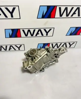 BMW M4 F82 F83 Oil pump 