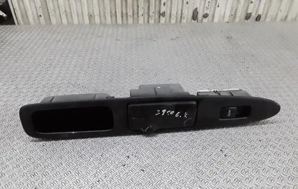 Toyota Avensis Verso Electric window control switch 8403044020