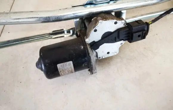 Skoda Octavia Mk1 (1U) Wiper motor