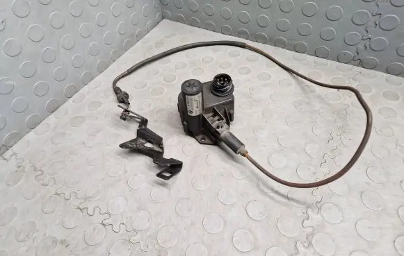 BMW 7 E38 Cruise control unit/module 8360043