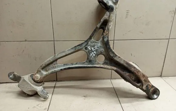 Mercedes-Benz R W251 Front lower control arm/wishbone