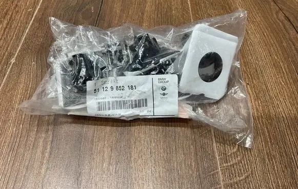 BMW 5 G30 G31 G38 Rear parking sensor holder (PDC) 9852181