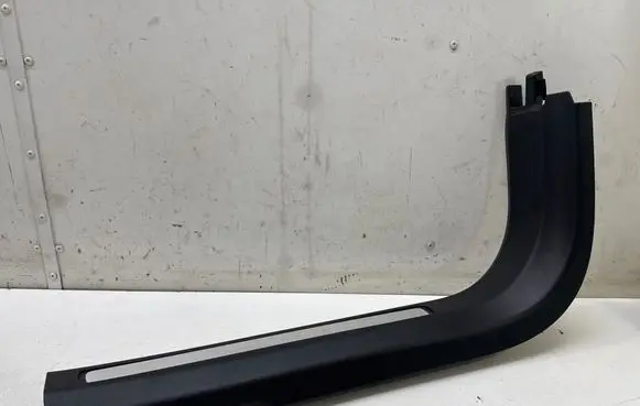 Volvo XC60 Front sill trim cover 31672949 31672953