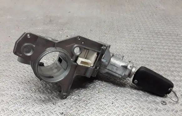 Opel Zafira B Ignition lock 2421430