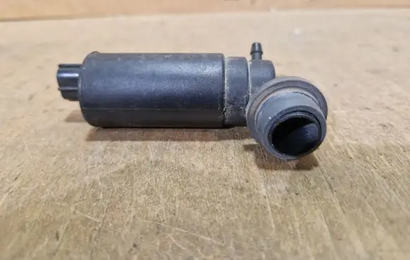 Toyota Yaris Windscreen/windshield washer pump