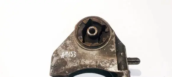 Chevrolet Captiva Engine mount bracket