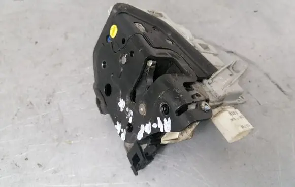 Audi A4 S4 B8 8K Front door lock 8J2837015A