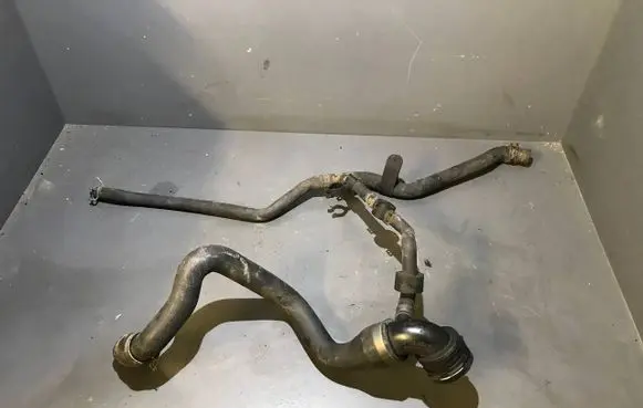 Engine coolant pipe/hose