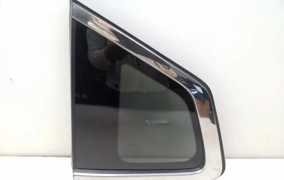 Nissan X-Trail T32 Rear side window