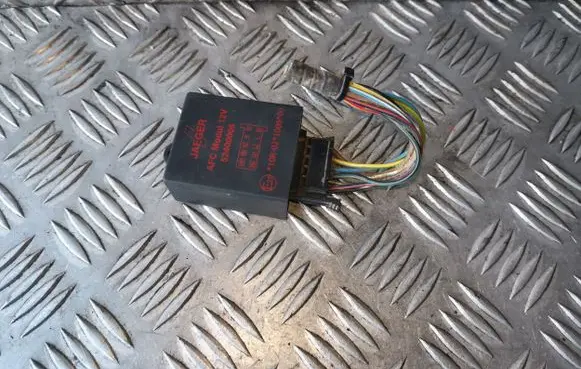 Toyota Corolla Verso AR10 Tow bar trailer control unit/module 52400006 10R02100600