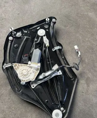 Rear door manual window regulator