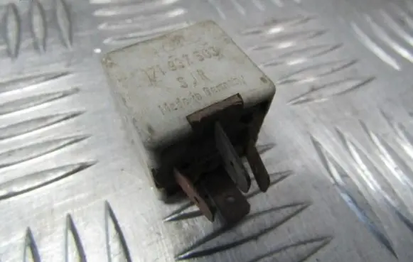 Volkswagen Golf III Other relay 171937503