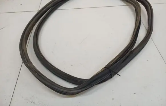 Opel Zafira B Rubber seal front coupe door 