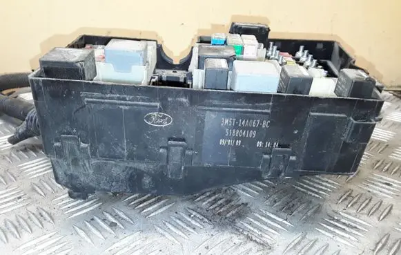 Ford C-MAX I Fuse module 518804109 3M5T14A067BC