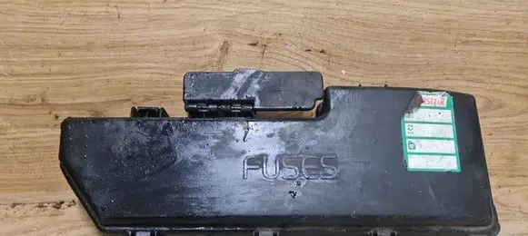 Volvo XC90 Fuse box cover 9494211