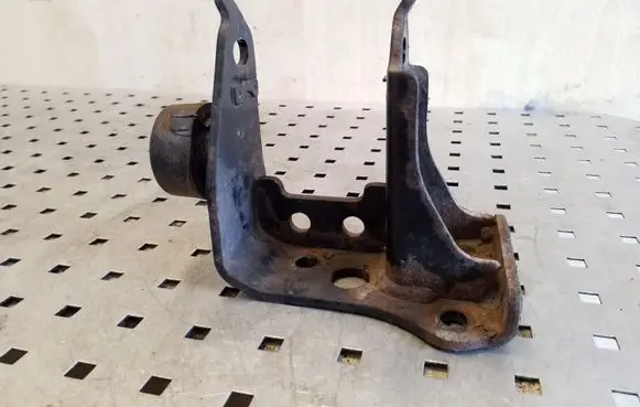 Toyota RAV 4 (XA20) Gearbox mounting bracket