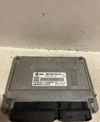 Audi A3 S3 A3 Sportback 8P Engine control unit/module 06A906033EH 5WP402300