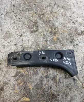 Audi A6 S6 C5 4B Front bumper mounting bracket 4B0807284B
