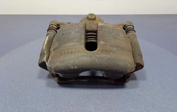 Volkswagen Golf Sportsvan Front brake caliper