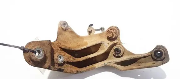Engine mounting bracket