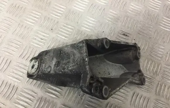 Audi A4 S4 B5 8D Engine mounting bracket 8d0199307l