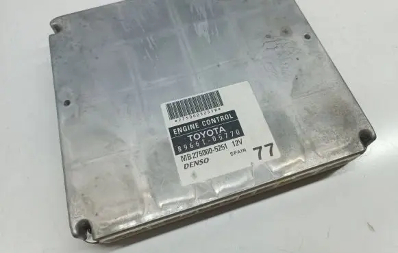 Toyota Avensis T250 Engine control unit/module 8966105770 2750005251