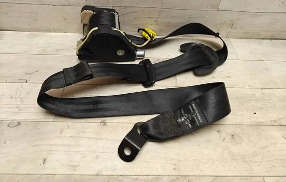 Volkswagen Touran I Front seatbelt 1T1857706A