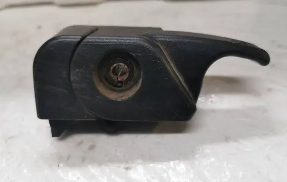 Mitsubishi Outlander Fuel tank opening switch 