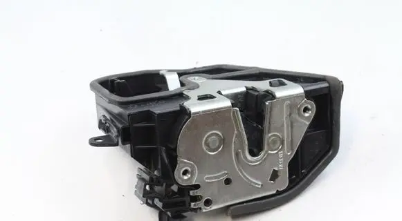 BMW X3 F25 Front door lock 7202144 51217202144