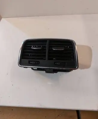 Rear air vent grill