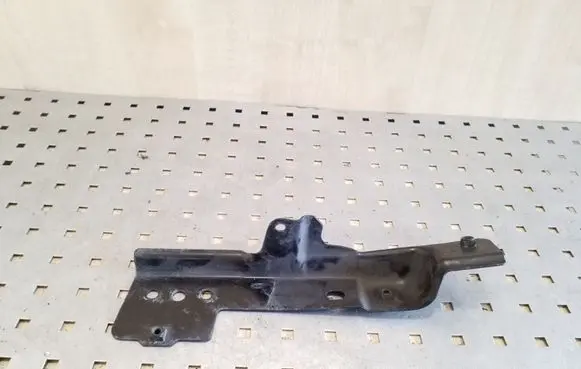 Audi Q7 4L Fender mounting bracket 4L0805698