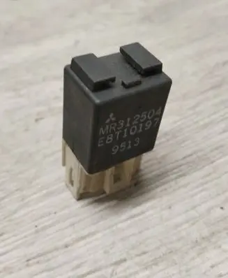 Mitsubishi Space Star Other relay MR312504