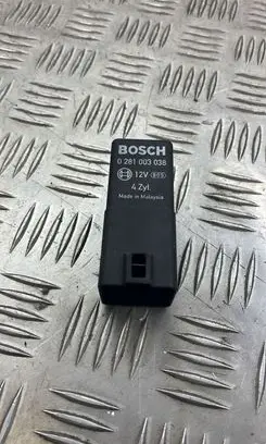 Volkswagen PASSAT B6 Glow plug pre-heat relay 038907281D