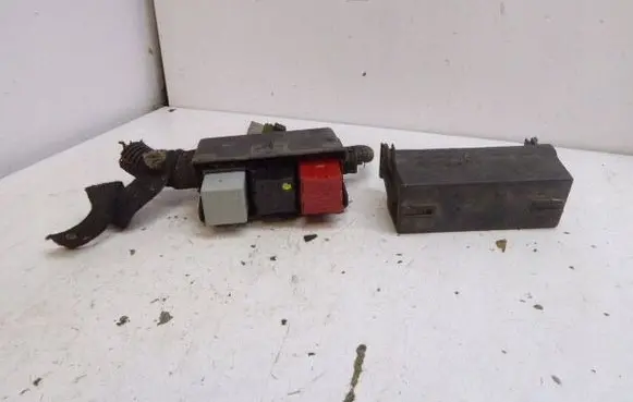 Opel Meriva A Fuse box cover 24437030