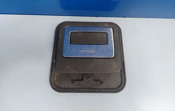 Volkswagen PASSAT B6 Tailgate opening switch 3C9863468
