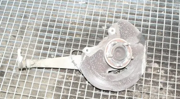 Jaguar XF X250 Front wheel hub