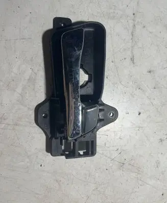 Hyundai i30 Front door interior handle 82623