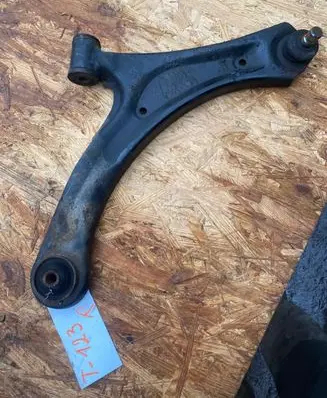 Suzuki Liana Front control arm