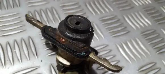 Mercedes-Benz Vaneo W414 Front door lock (next to the handle) 