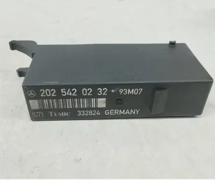 Mercedes-Benz C W202 Light module LCM 2025420232 A2025420232 332824